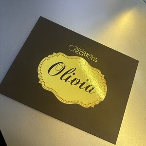 Beauty Creations Olivia in Black and Gold